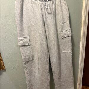 ARITZIA Women’s Light Gray Cargo Sweatpants